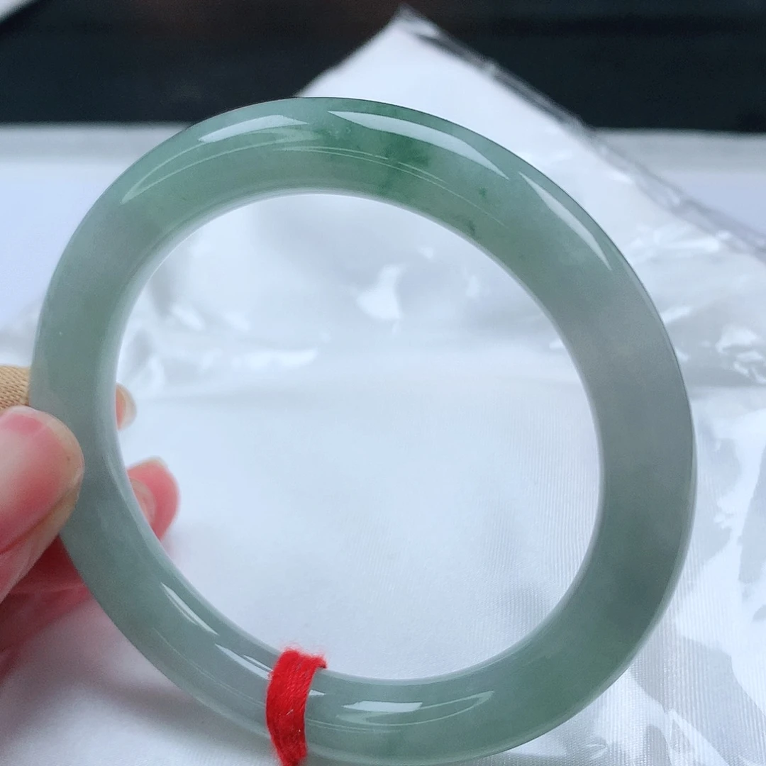 翡翠手镯未镶嵌55圈