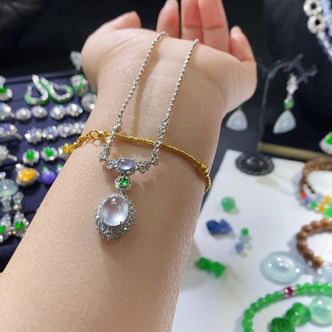 翡翠把件18K金镶嵌套链