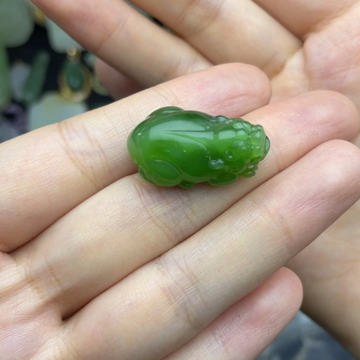 清***浅和田玉未镶嵌颈饰