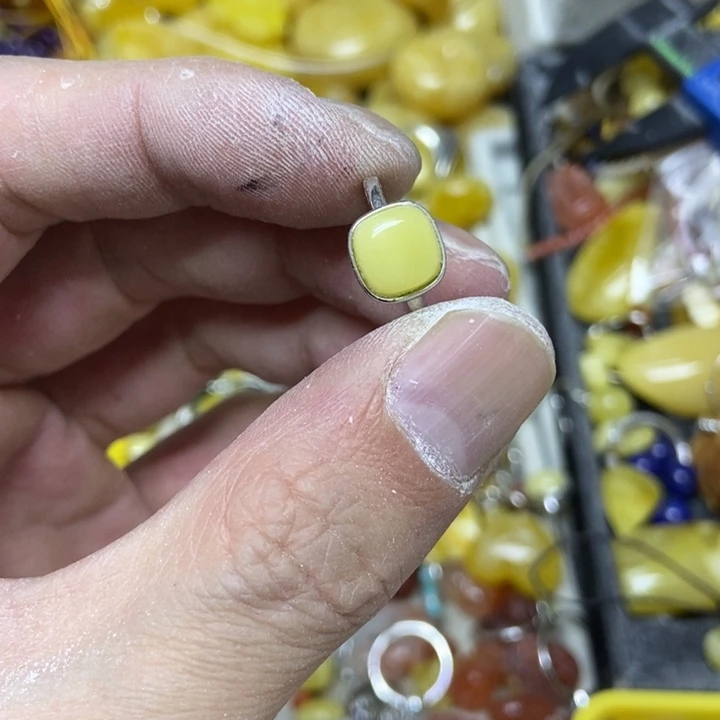 银S925镶嵌蜜蜡裸石戒指