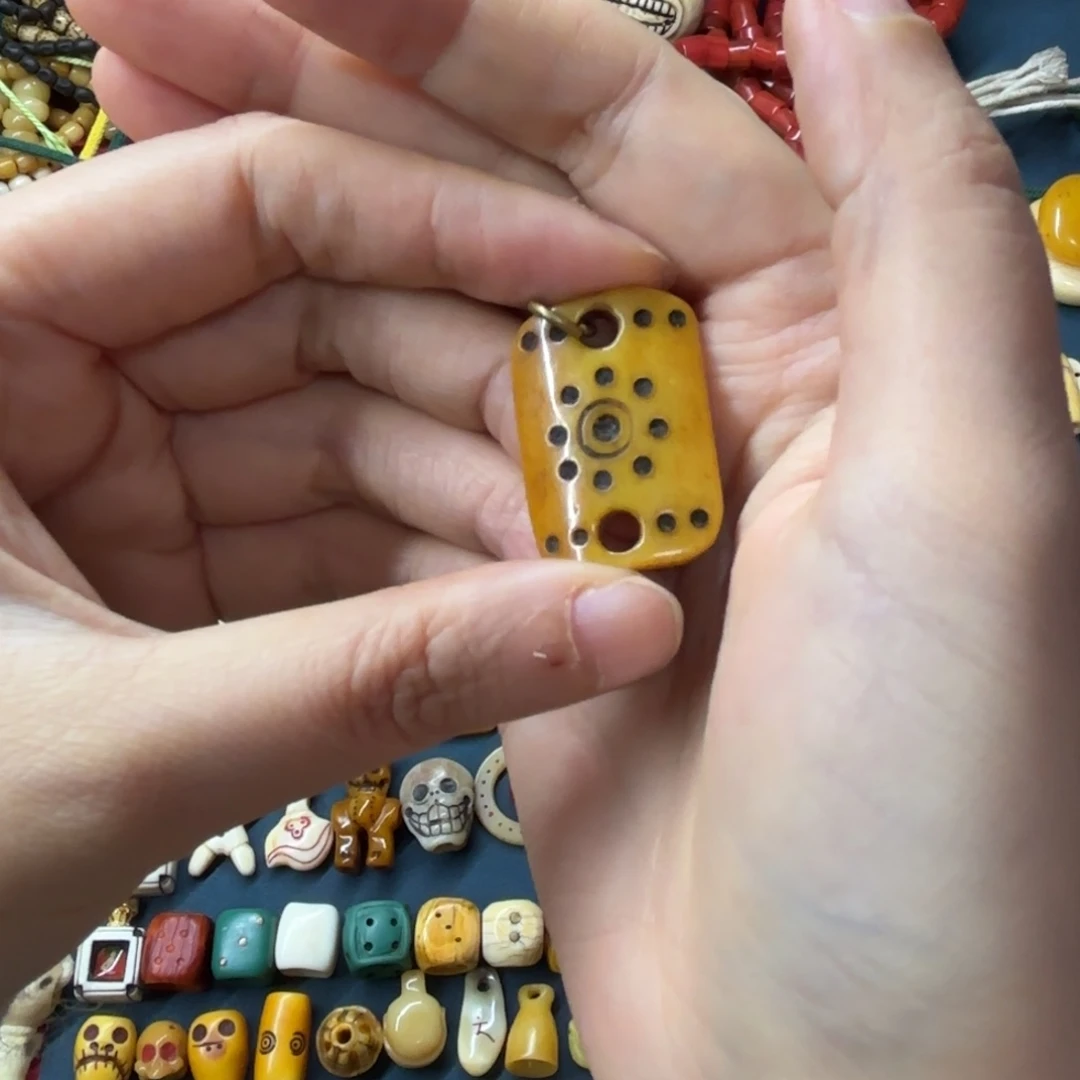 阳**哥配饰和化妆等工序制作成