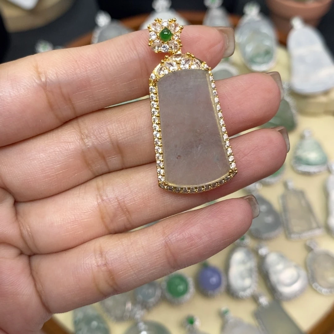 翡翠18K金镶嵌颈饰霞A货翡翠