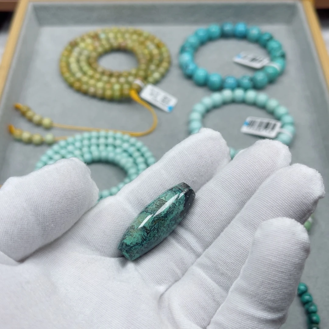 修***行绿松石未镶嵌挂件