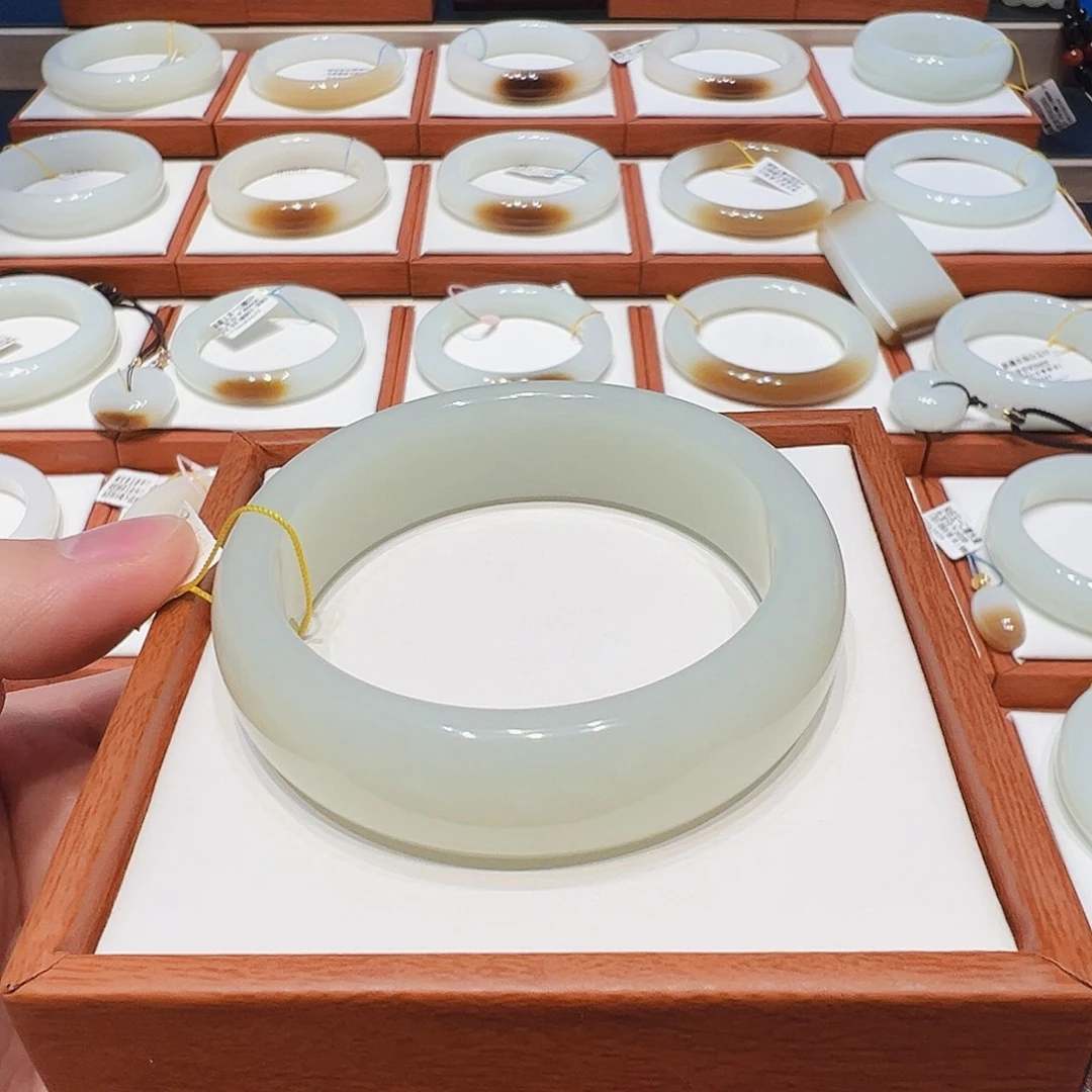 和田玉未镶嵌手镯青白