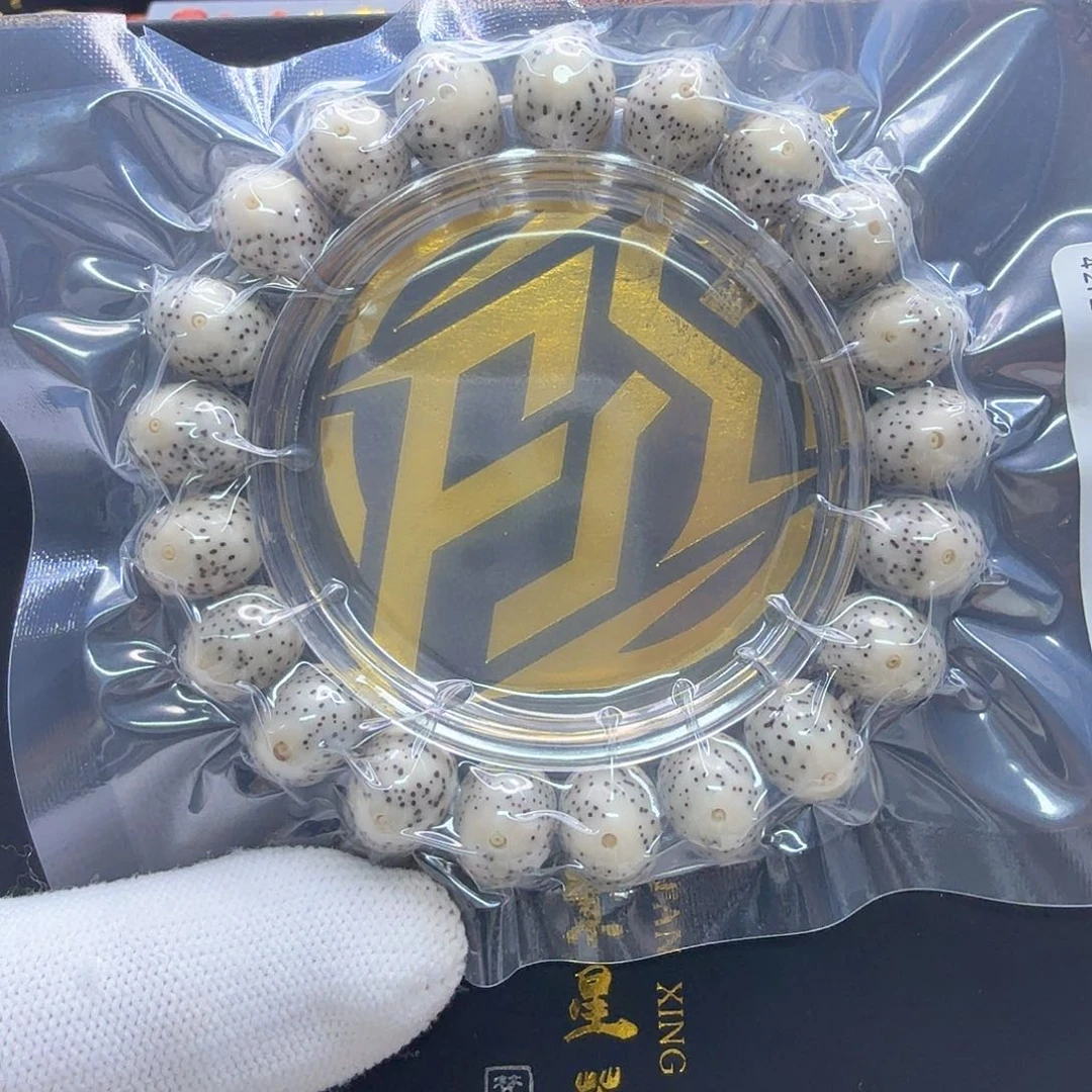 星月菩提手串37梵天骨瓷白大眼睛针尖星13左右单圈