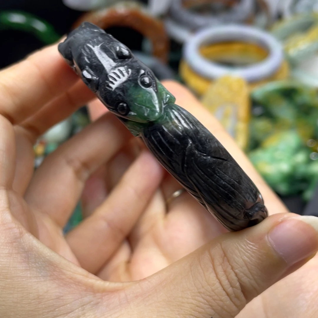 狮***王颈饰未镶嵌翡翠牌子