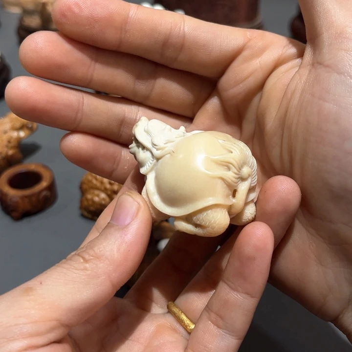 木睿***落鹿角雕刻工艺手把件