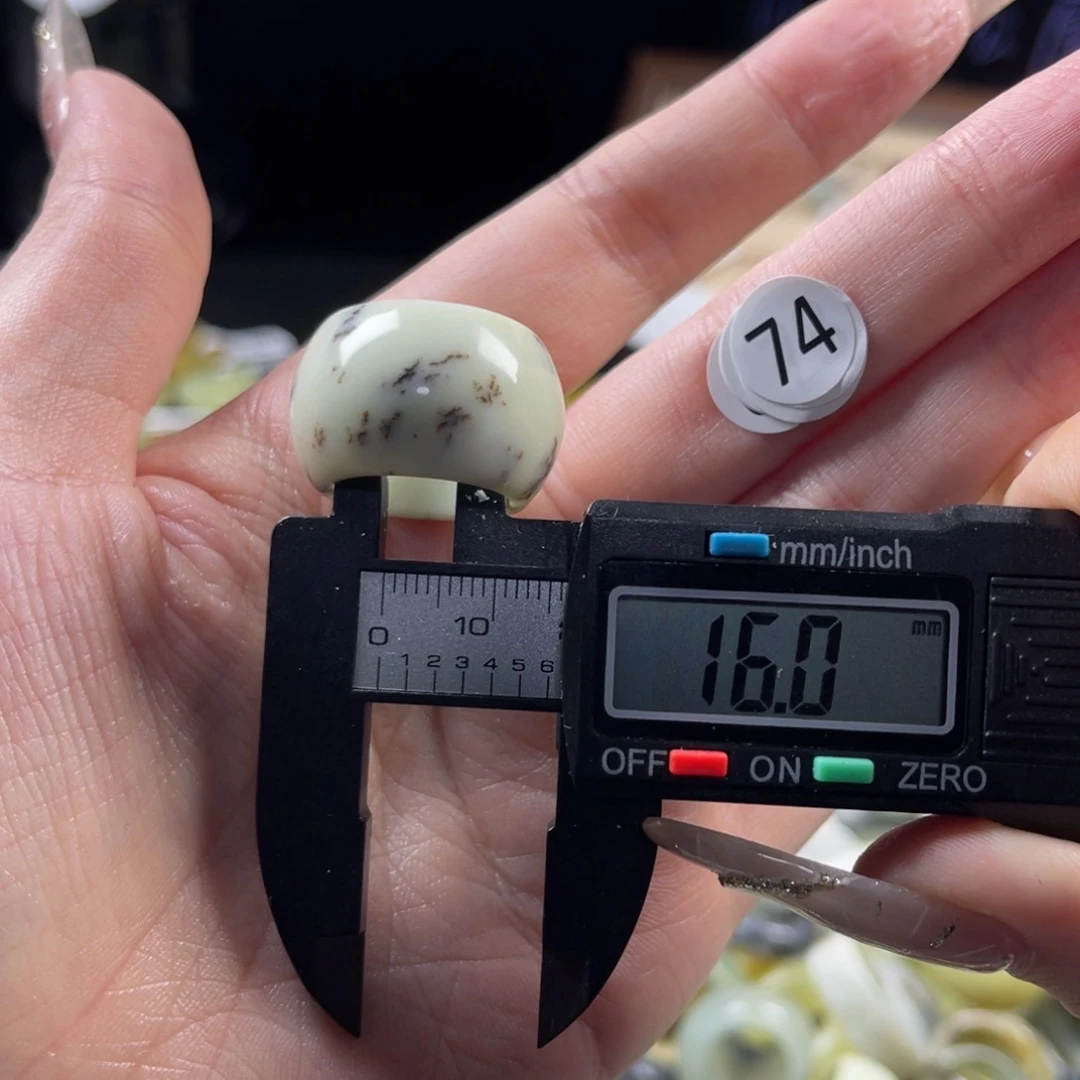 蛇纹石玉未镶嵌戒指