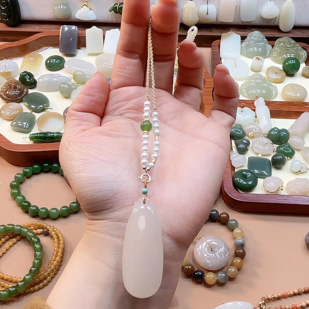 和田玉未镶嵌颈饰