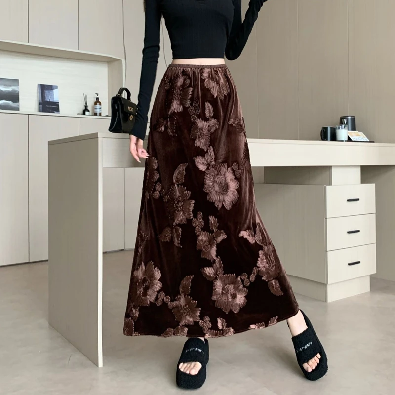 咖色时尚丝绒绣花半身裙女2025秋冬复古高腰显瘦气质百搭直筒长裙