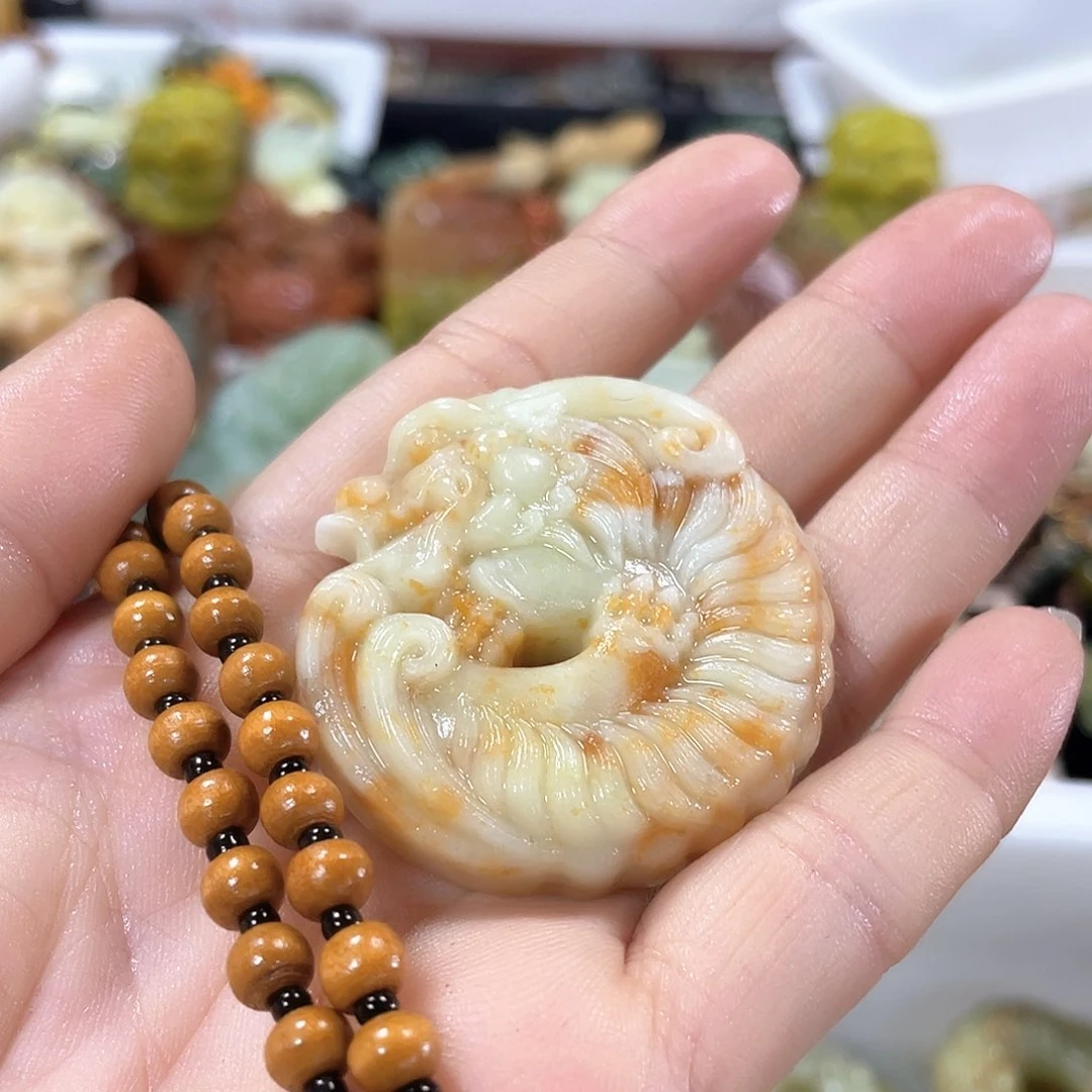 蛇纹石玉颈饰未镶嵌