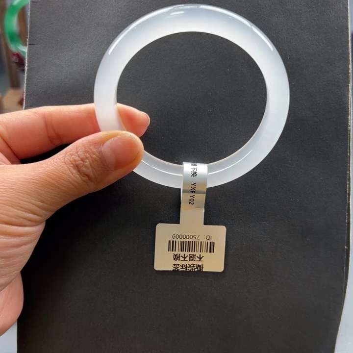石英质玉未镶嵌手镯60