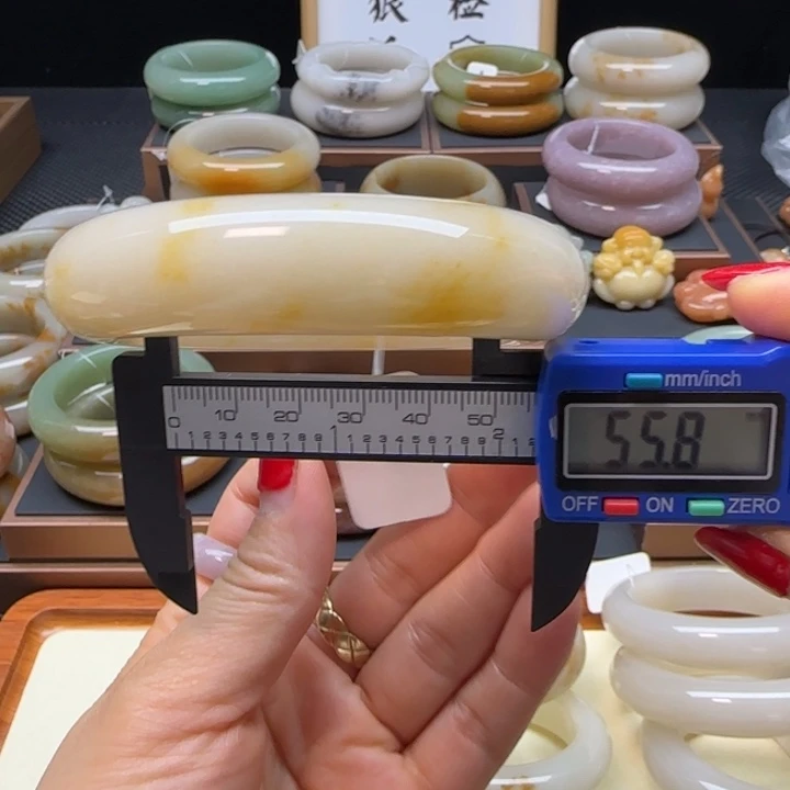 石英岩玉未镶嵌手镯