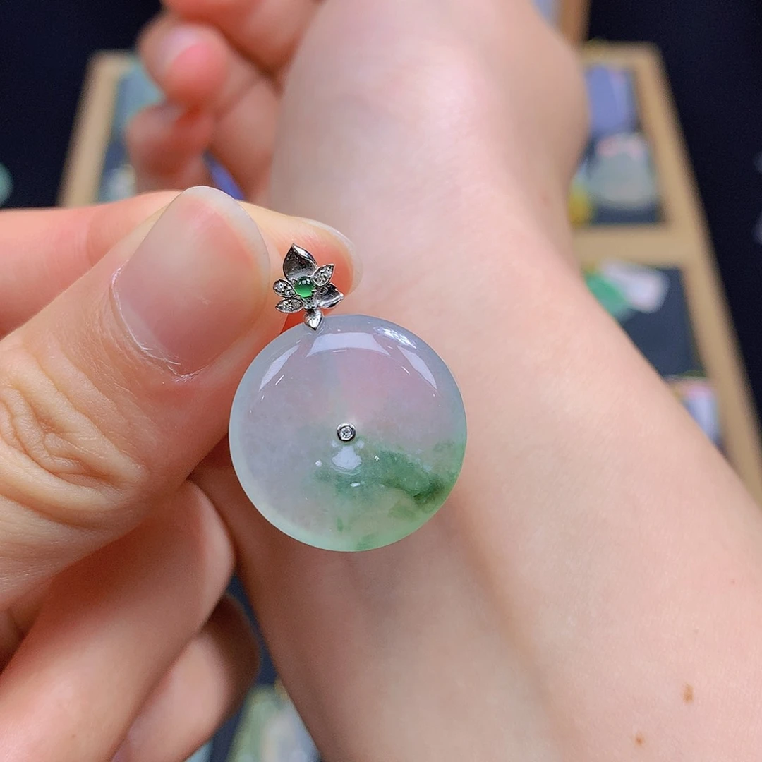 翡翠18K金镶嵌颈饰翡翠