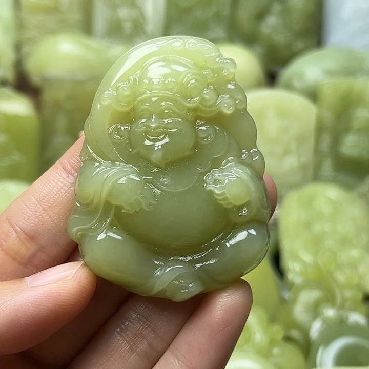 朝***辉和田玉未镶嵌颈饰