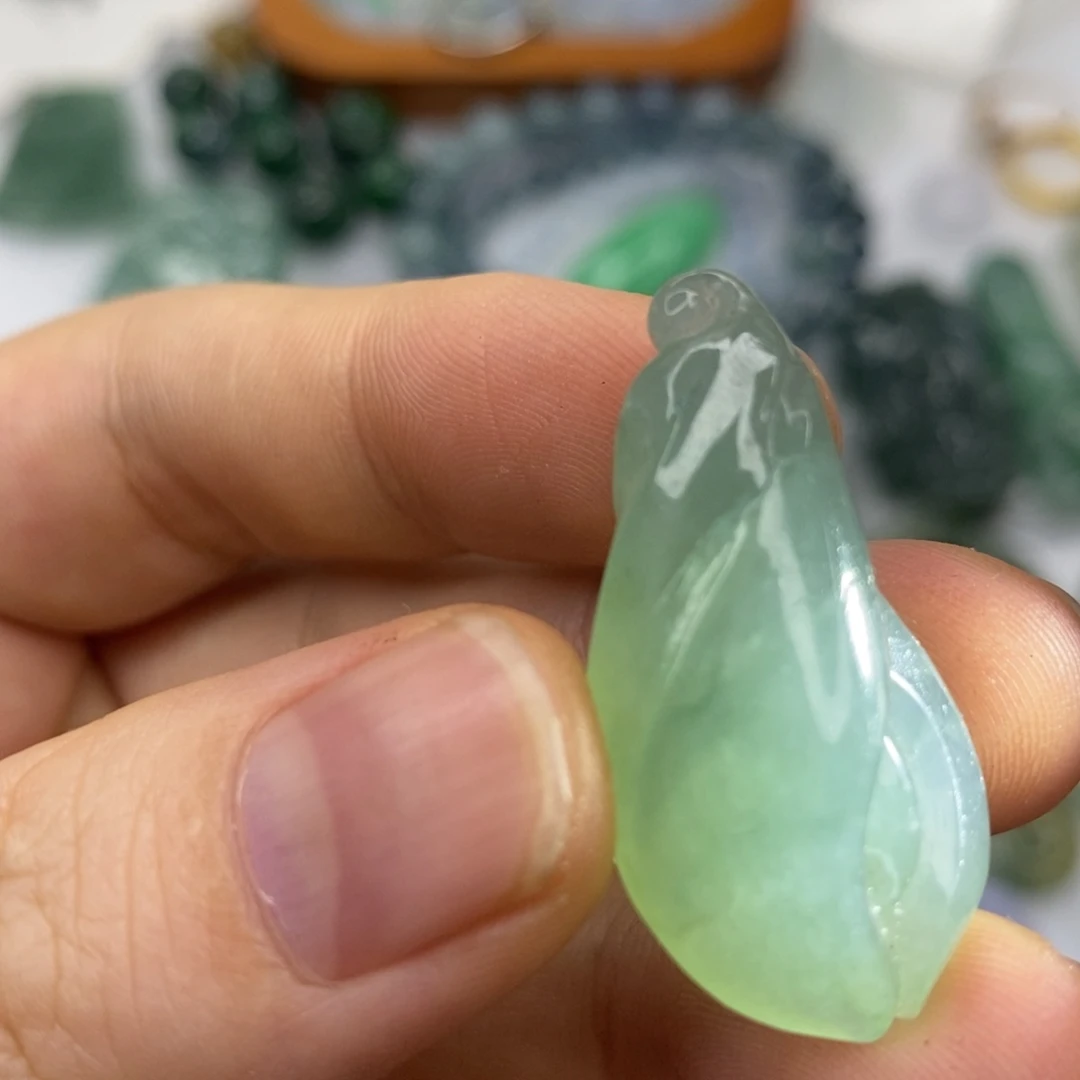 翡翠未镶嵌颈饰佛手瓜