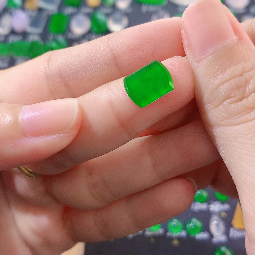 【闪购商品】颈饰未镶嵌翡翠绿马鞍