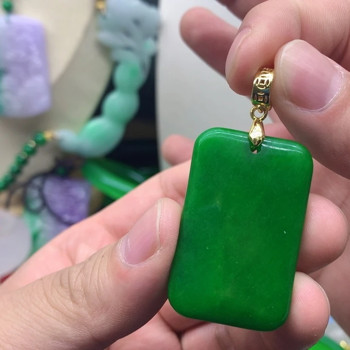 翡翠颈饰未镶嵌吊坠