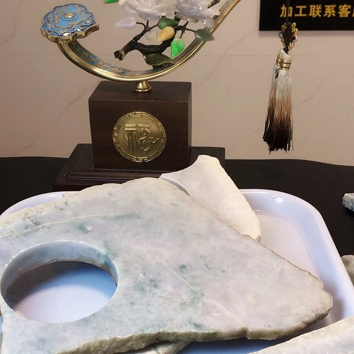 翡翠未镶嵌颈饰哈*翡翠