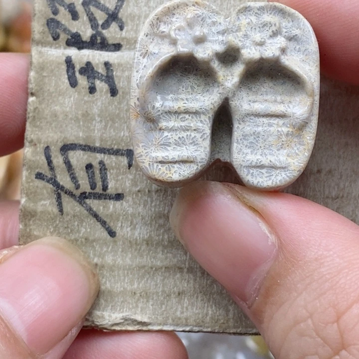 颈饰未镶嵌硅化珊瑚（珊瑚玉）光**胖小