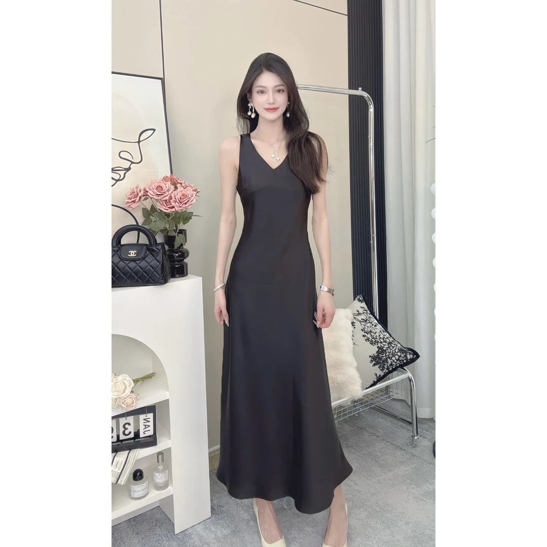 『女王比例』缎面V领纯色鱼尾裙 自带腰线 气质范十足