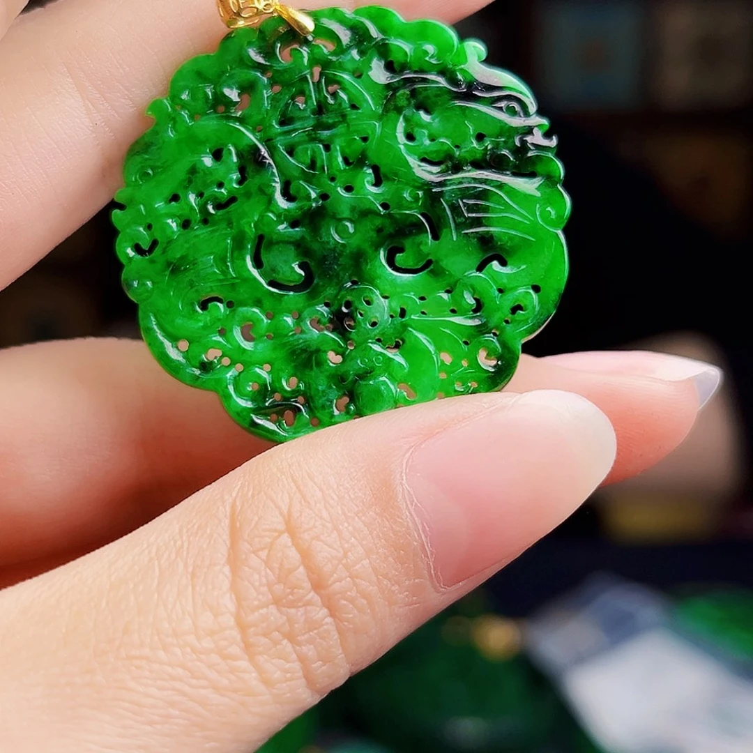 颈饰18K金镶嵌翡翠多样性