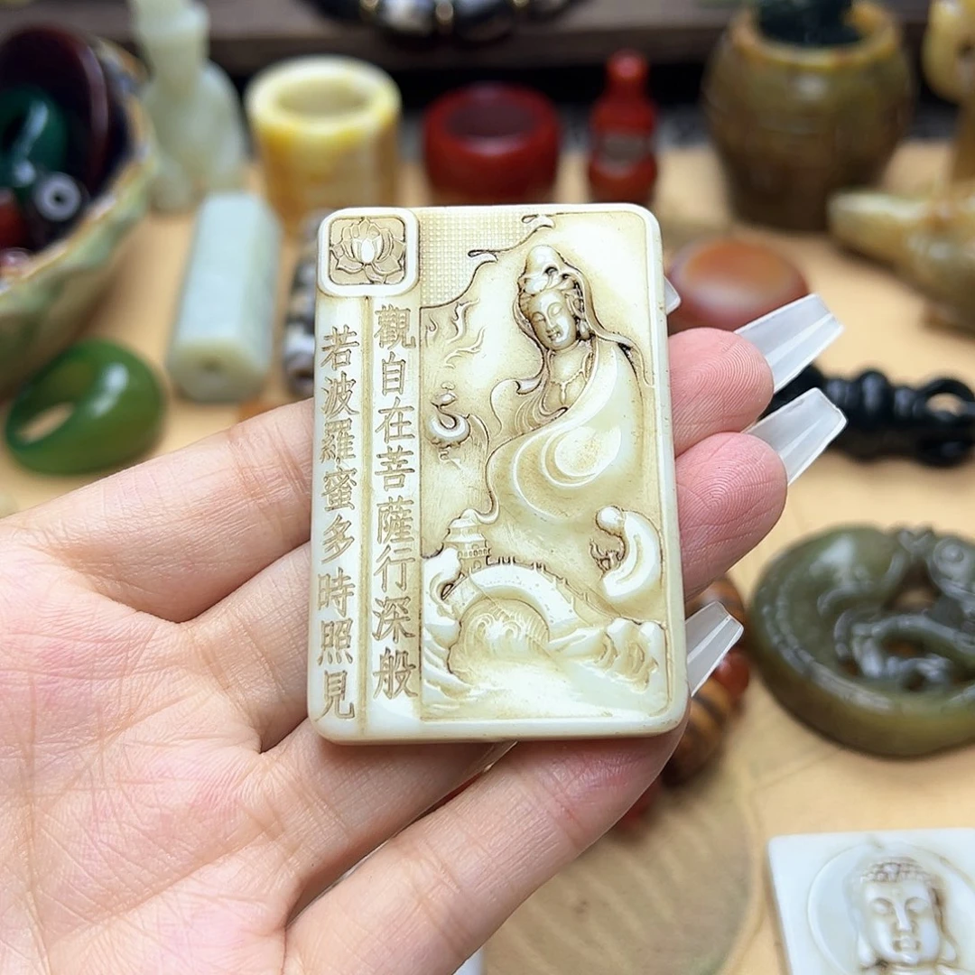 蛇纹石玉未镶嵌颈饰