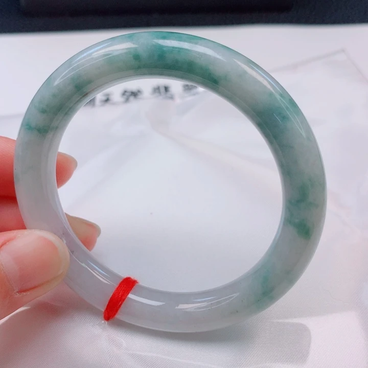 东***红翡翠手镯（圆镯）未镶嵌55。56