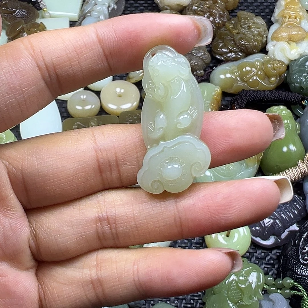 和田玉未镶嵌颈饰卡37