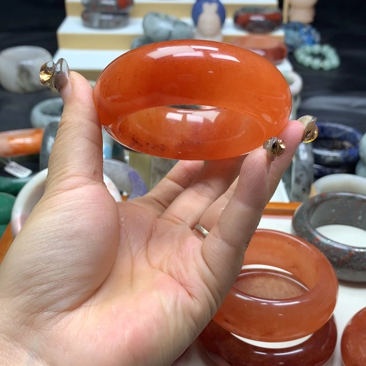 未镶嵌手镯石英质玉挽****！