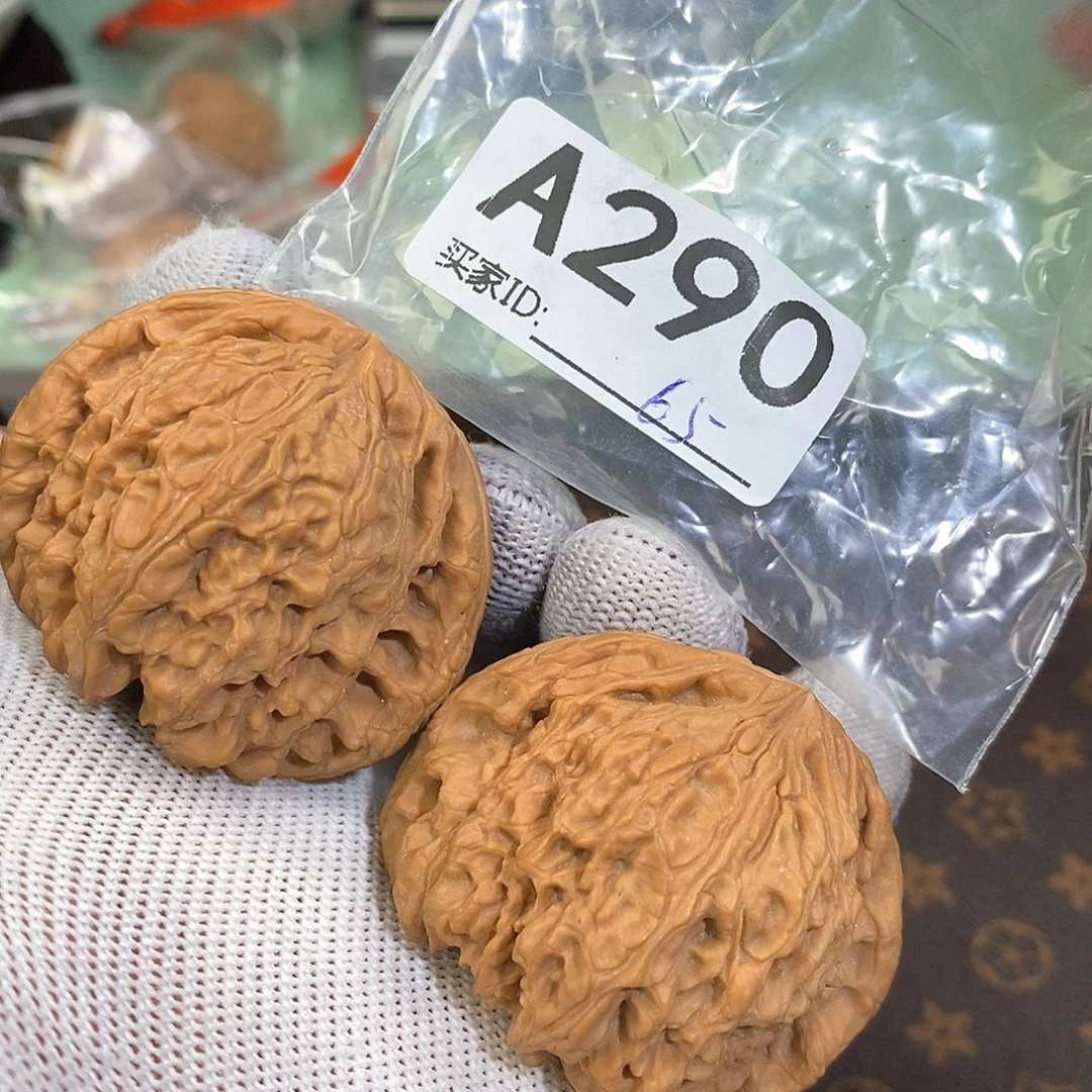 桃核把件南疆石46尺。