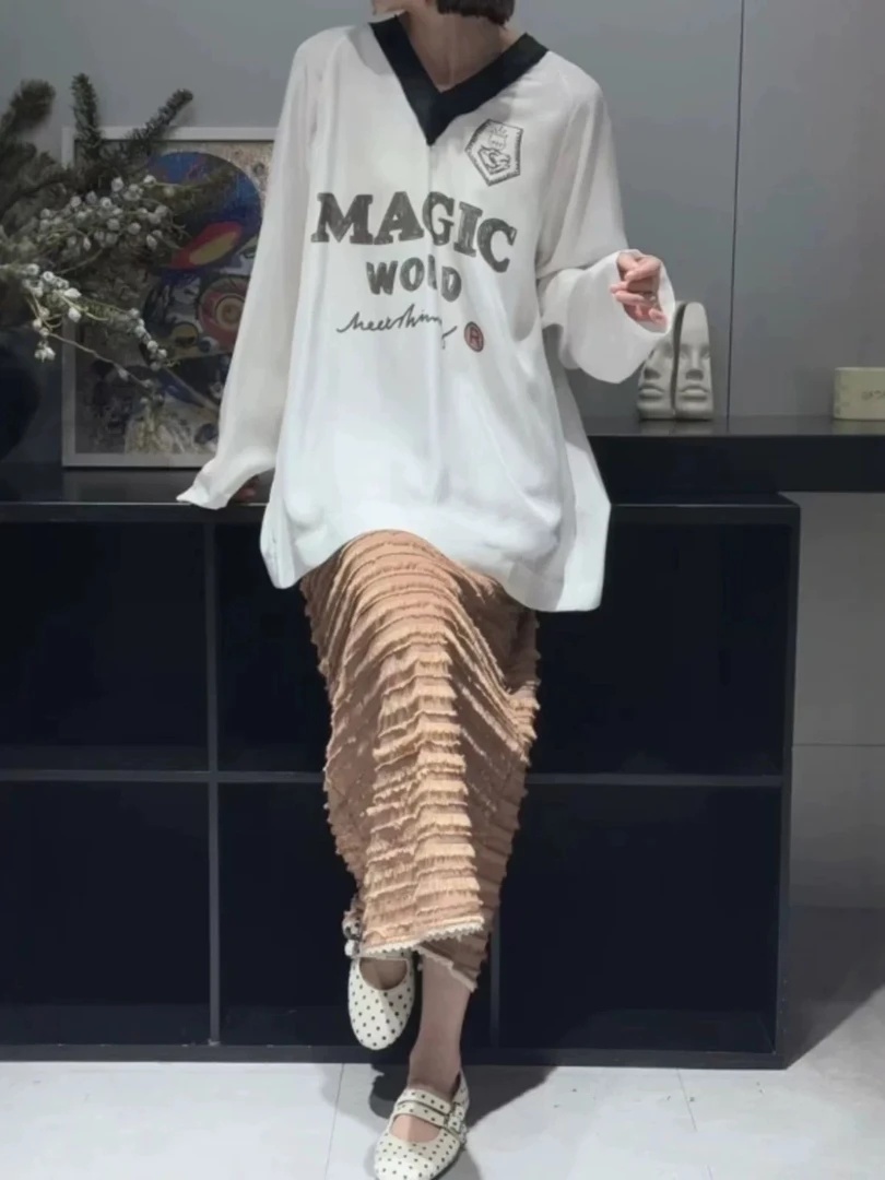 设计师款2025春新品百搭V领桑蚕丝字母印花宽松长袖T恤上衣女