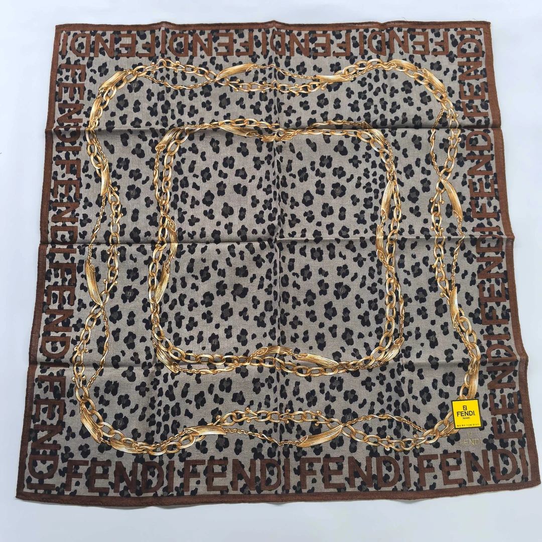 99新 FENDI/芬迪 FENDI女士咖色字母灰色豹纹印花方巾时尚 149787