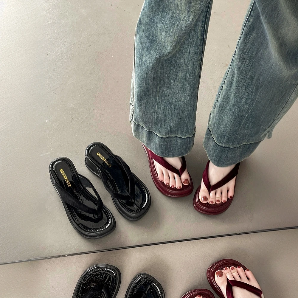松糕底百搭增高人字拖鞋鞋子外穿2025新款夏季夹脚海边沙滩凉鞋