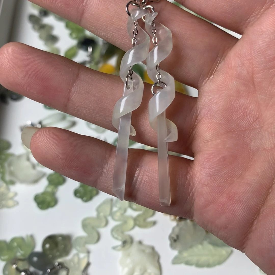 蛇纹石玉耳环未镶嵌