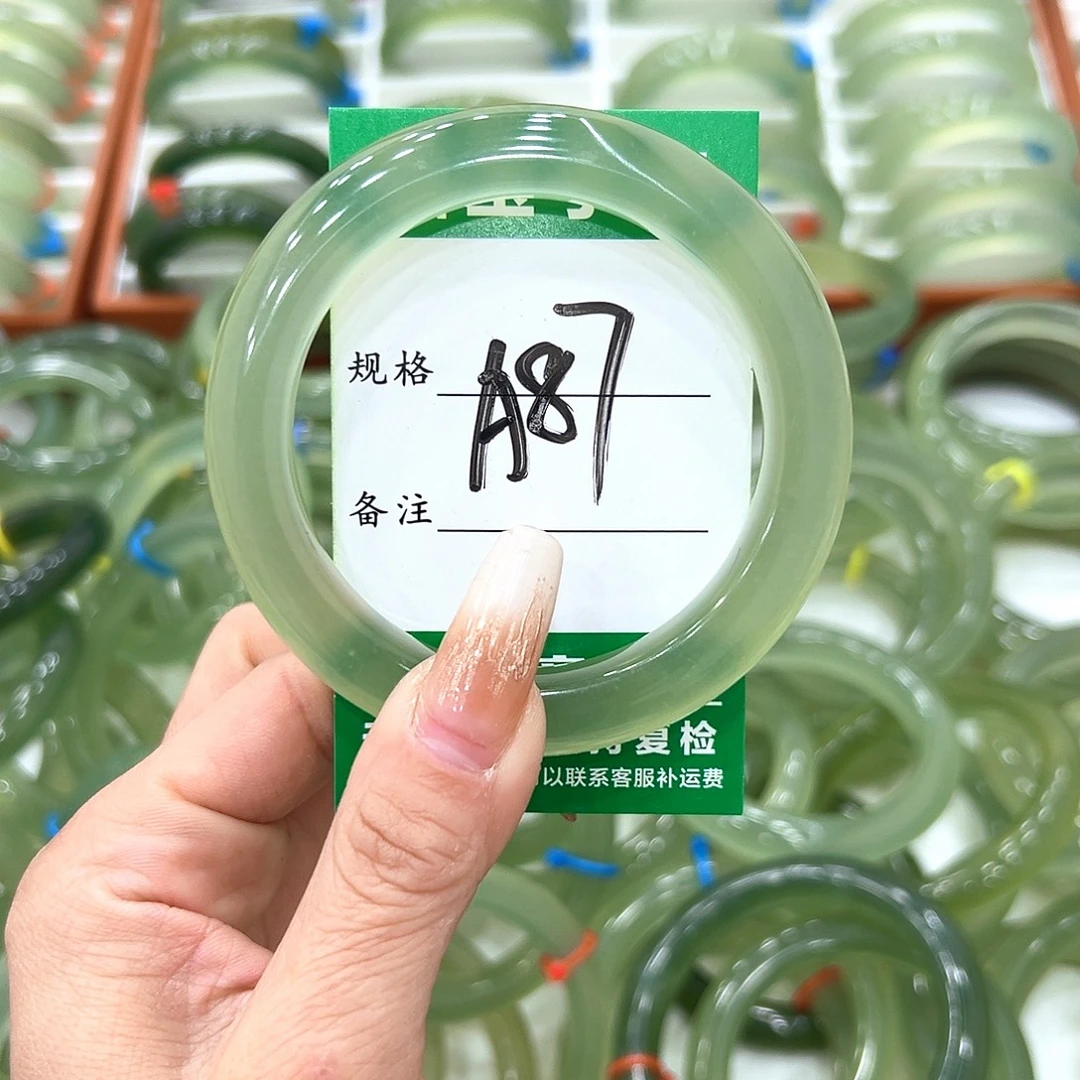 余***朵蛇纹石玉未镶嵌手镯