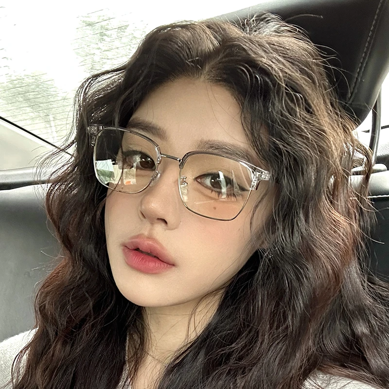 商务半框超轻眼镜女款显瘦高级感可配近视镜防蓝光素颜斯文素颜镜