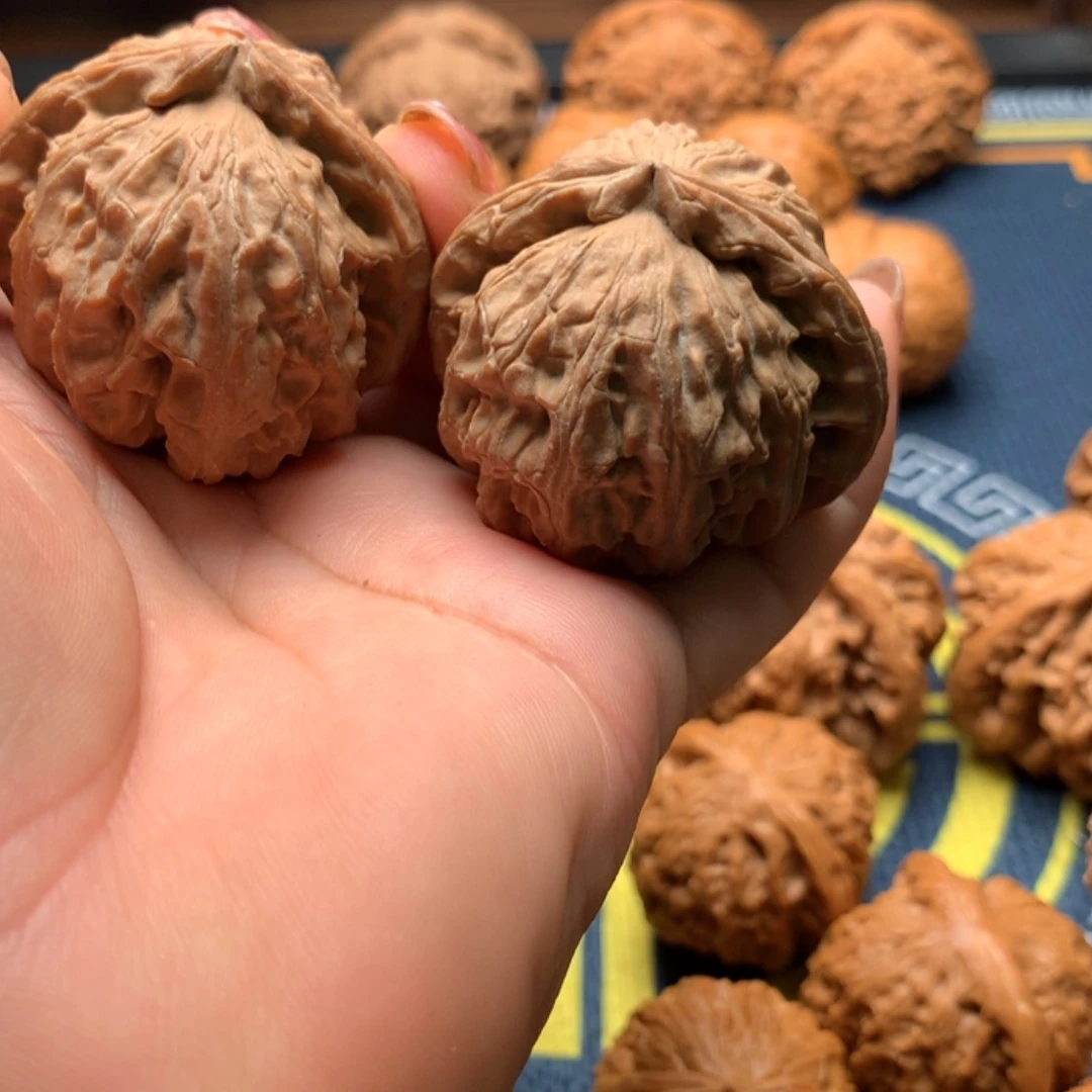 【闪购商品】把件文玩核桃紫***王白狮子42