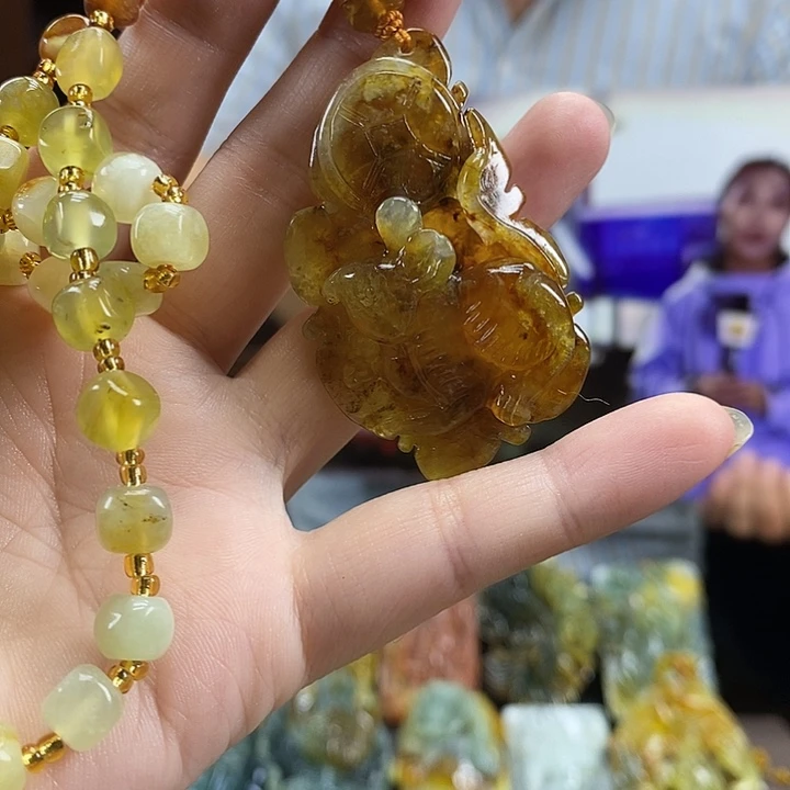 未镶嵌蛇纹石玉颈饰