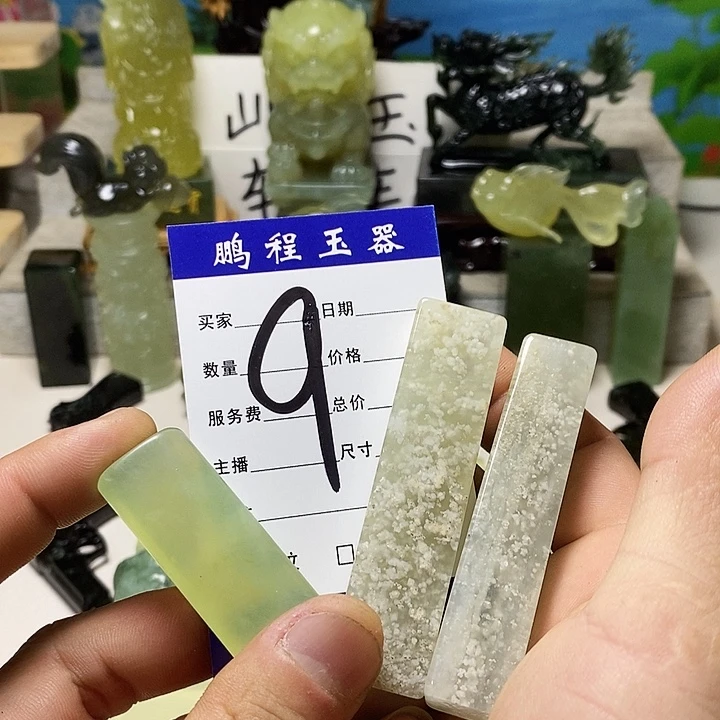 孤***泪透闪石-蛇纹石玉足银镀金镶嵌挂件