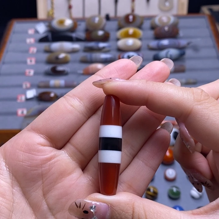 玉***缘玛瑙/玉髓未镶嵌颈饰