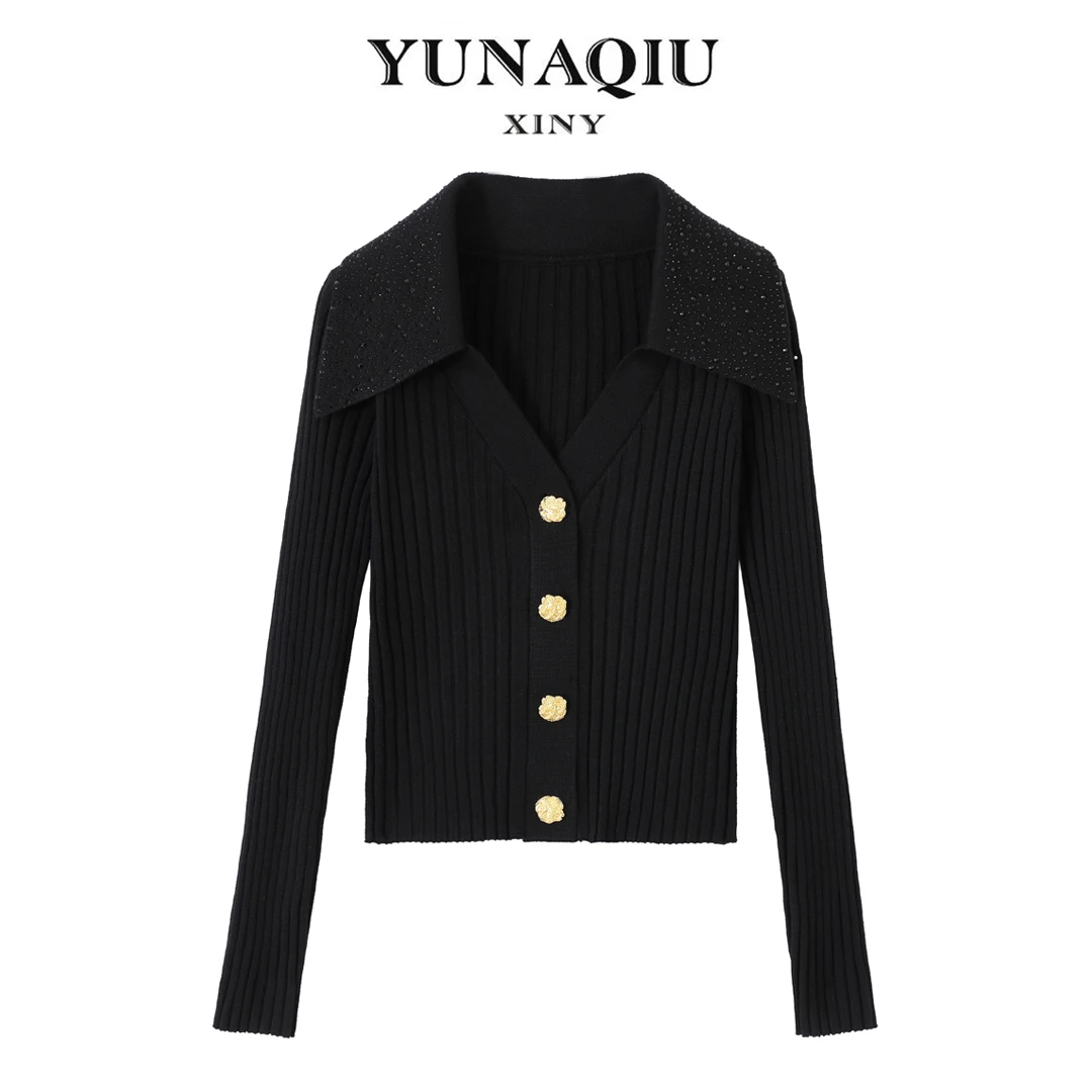 YUNAQIU秋季立体翻领轻奢显瘦女长袖黑色高级感针织开衫-6007