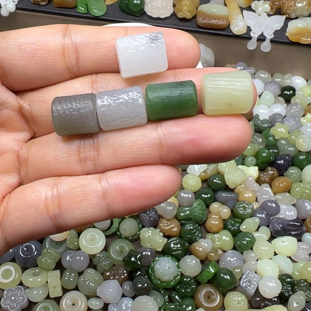 和田玉未镶嵌颈饰多样性发其一