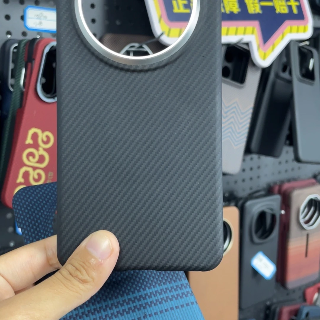 华为mate70pro黑细纹金属框带磁吸