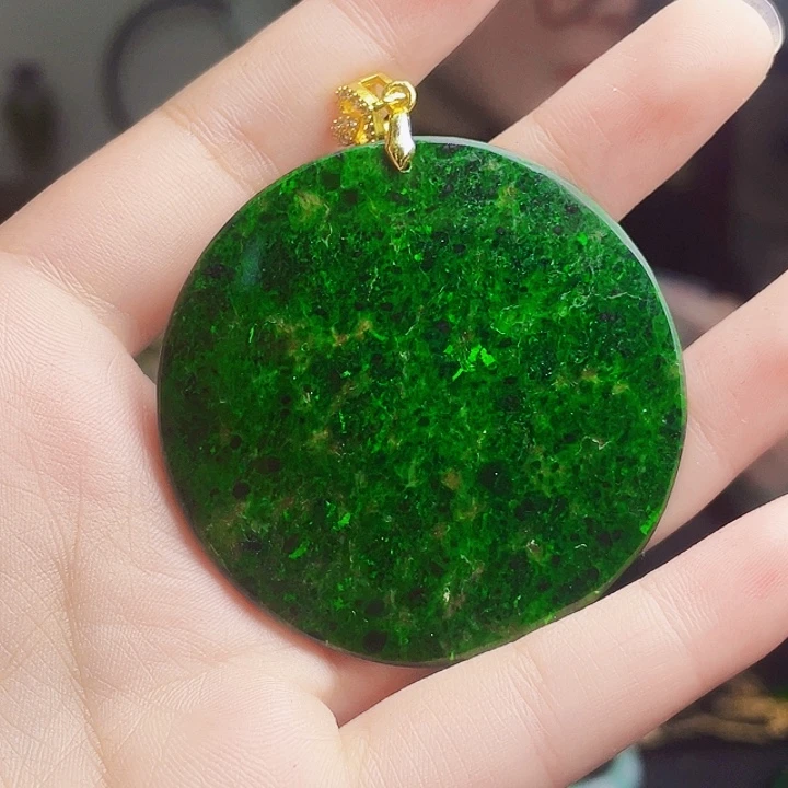 翡翠未镶嵌颈饰多样性