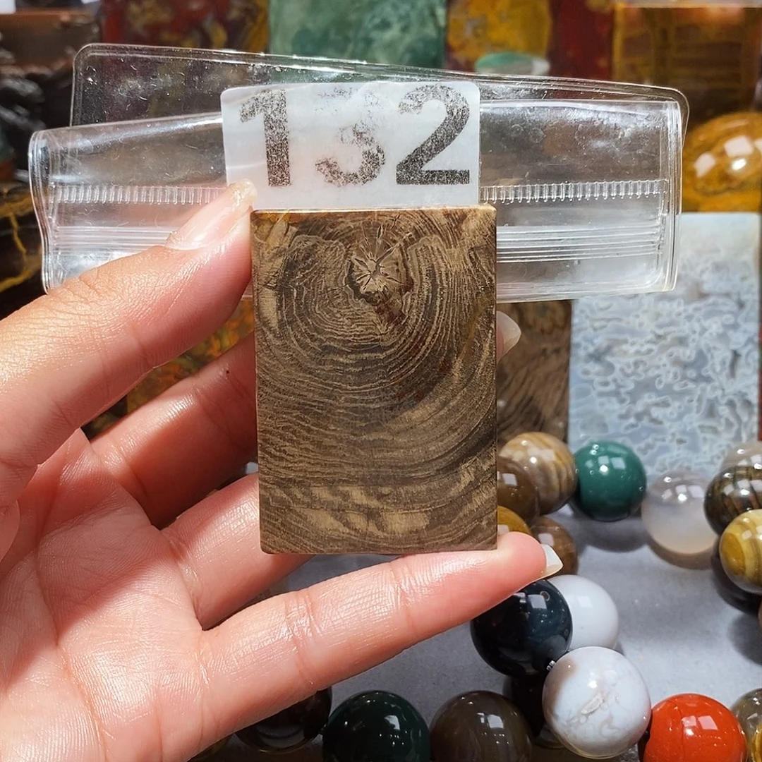 未镶嵌天然北票硅化玉吊坠硅化玉