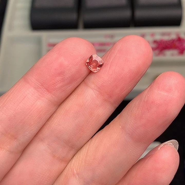 尖晶石裸石0.8克拉