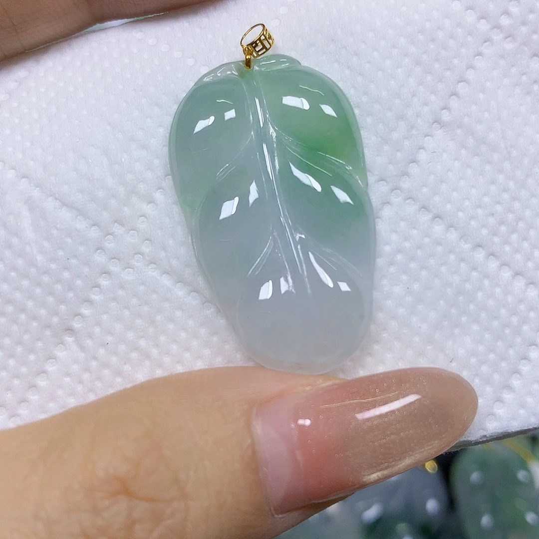颈饰18K金镶嵌翡翠挂件
