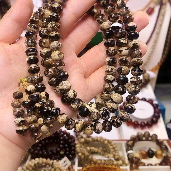 红***已琥珀未镶嵌裸石抚顺琥珀9+729