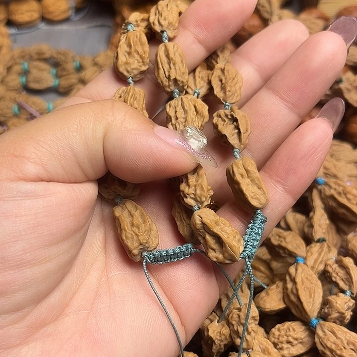 王***铁文玩核桃吊坠蛤蟆小异
